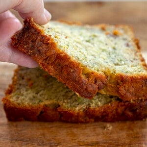 Hand Picking up a Pice of Banana Zucchini Bread. Quick Bread, Banana Bread, Zucchini Bread, Baking, Zucchini Recipes, How to Bake with Zucchini, Easy Bread Recipe, Easy Zucchini Bread, Dessert, Snack, i am baker, iambaker