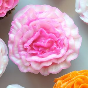 How to Pipe a Buttercream Carnation! (video)