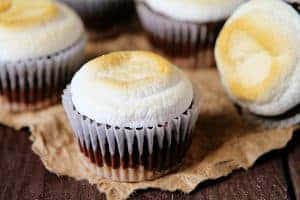 s'mores cupcakes! #chocolate #summerdesserts